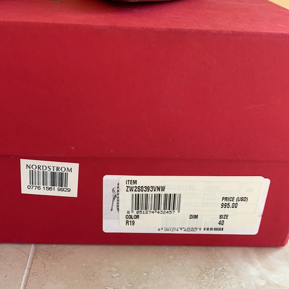 Authentic Valentino rockstud heels, sz 40. - Picture 6 of 11